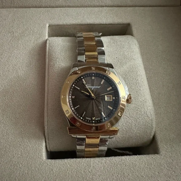 Authentic Ferragamo Watch - Two tone rose gold Salvatore Ferragamo Ora 40mm Silver Dial Rose Gold Tone  main image 3